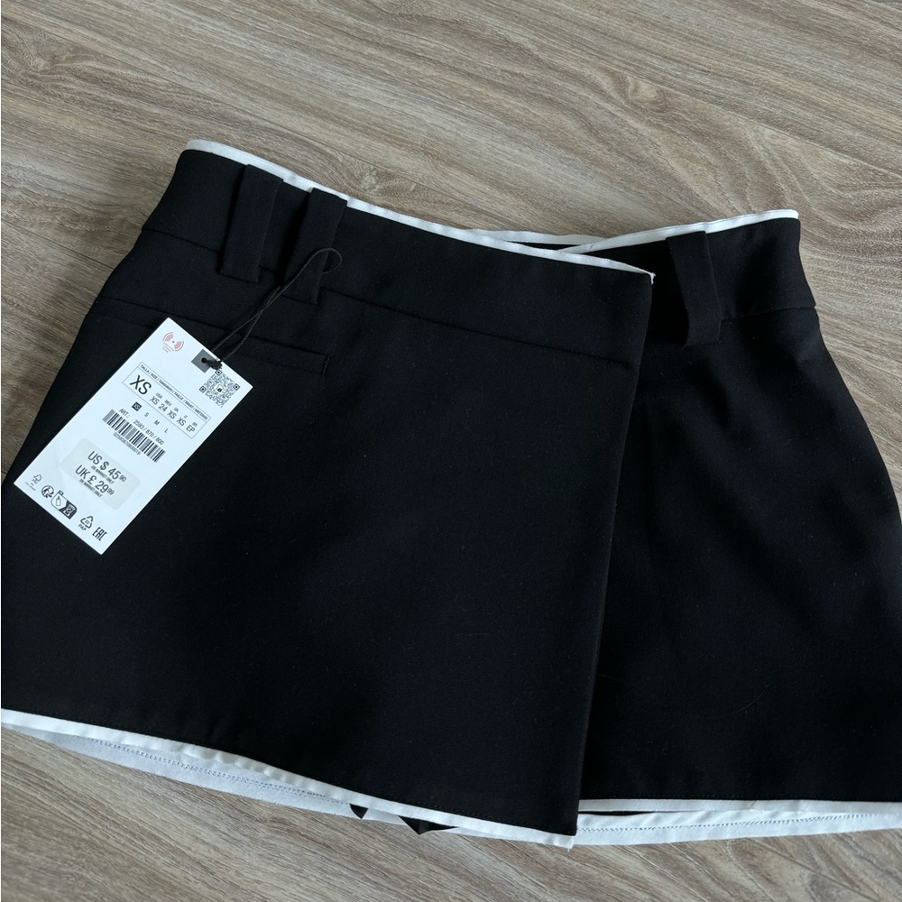 Zara skort with white details. Size XS. Low waisted